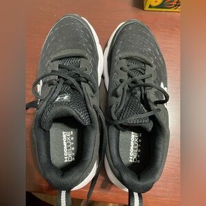 Men’s Under Armour Size 9 Tennis Shoes